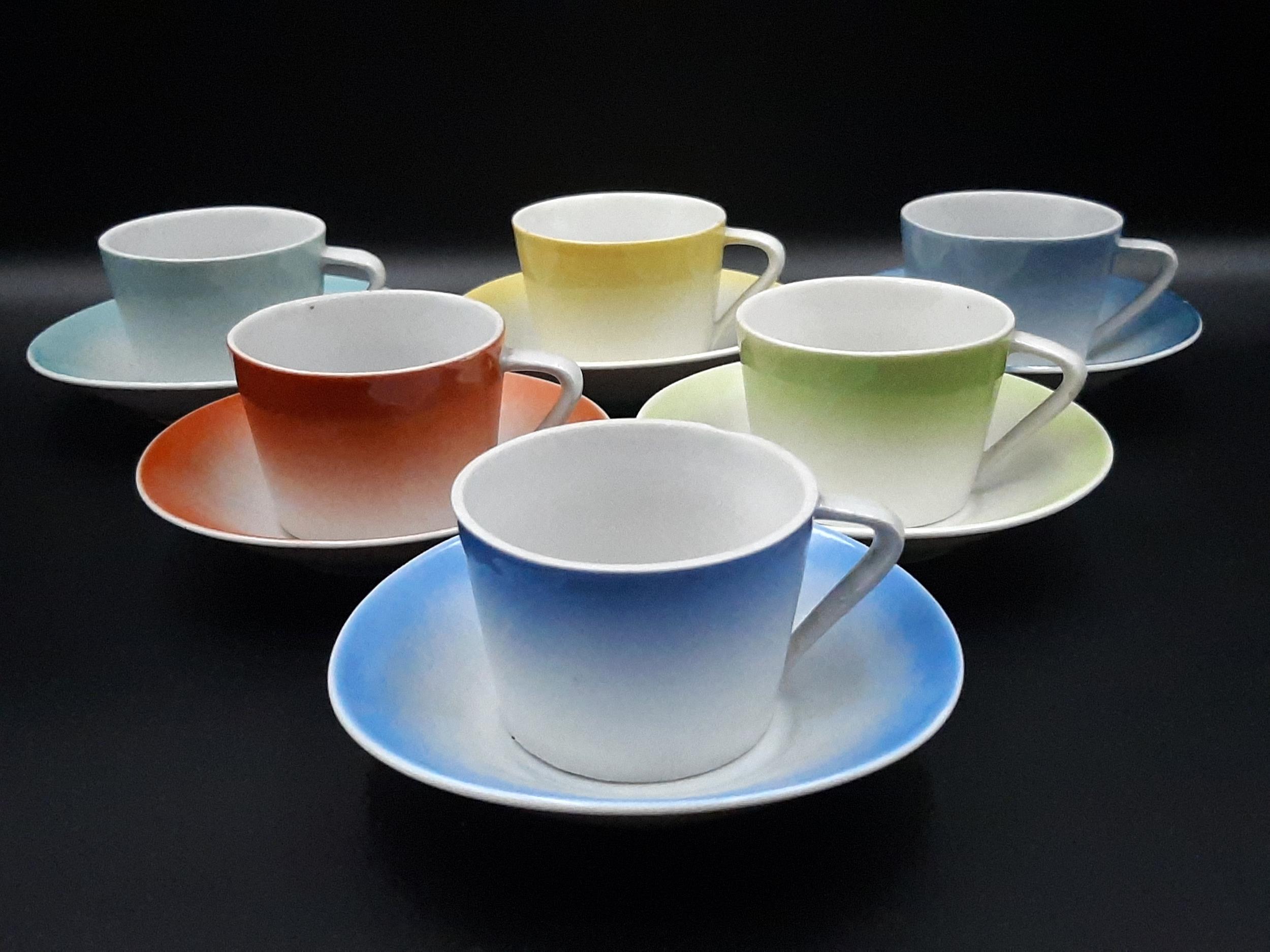 Kőbányai Porcelángyár modern színes csésze